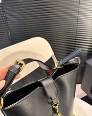 81861be5e3542186f1c0092a57ca1de8